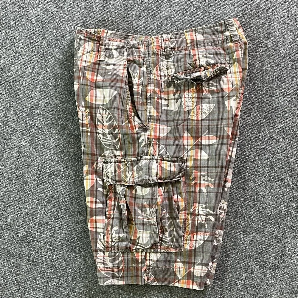 Plugg Shorts Mens 29 Floral Grey Plaid Cargo Relaxed Fit 11 Inch Beach Baggy Y2K